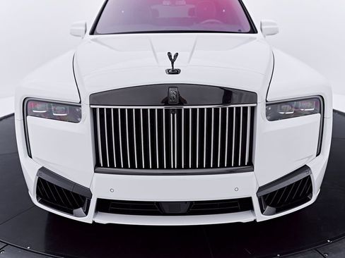 Used 2025 Rolls-Royce Cullinan Black Badge AWD/4WD image 18