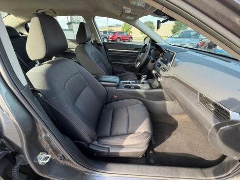 Used 2022 Nissan Altima 2.5 SV FWD image 25