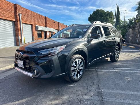 Used 2023 Subaru Outback Limited image 3