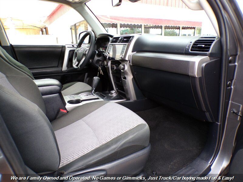 Used 2020 Toyota 4Runner SR5 AWD/4WD image 28