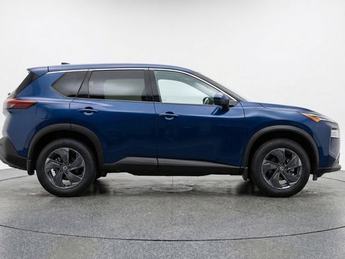 Used 2025 Nissan Rogue SV image 11