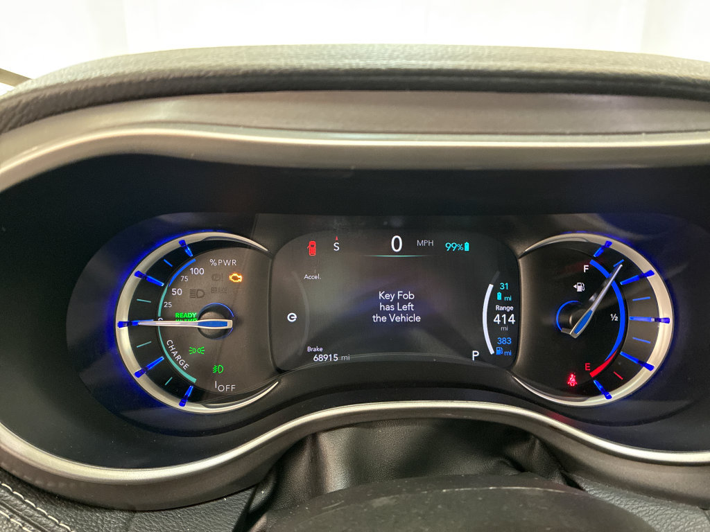 Used 2024 Chrysler Pacifica Limited FWD image 17