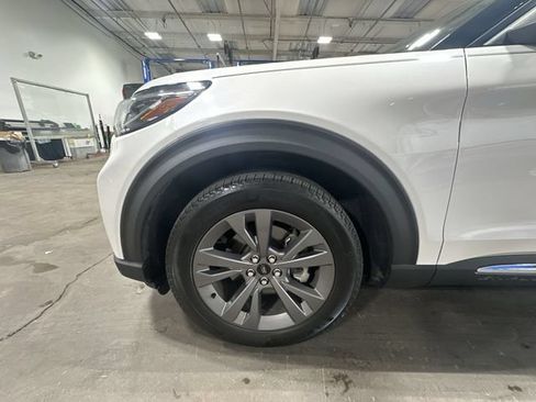 Used 2025 Ford Explorer Active w/ Active Comfort Package AWD/4WD image 23