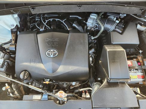 Used 2018 Toyota Highlander XLE image 42