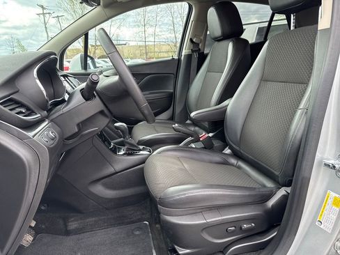 Used 2022 Buick Encore Preferred AWD/4WD image 9