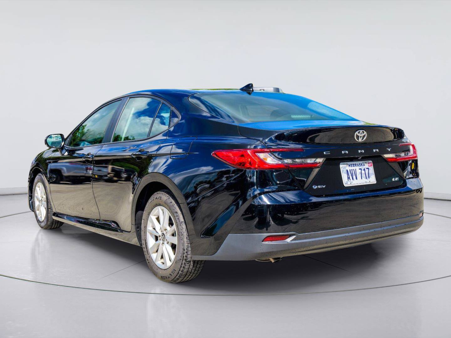 Used 2025 Toyota Camry LE FWD image 5