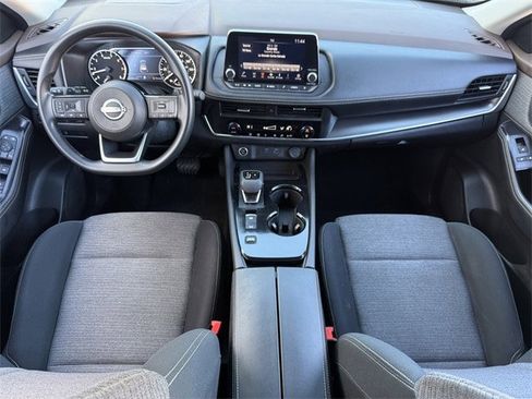 Used 2023 Nissan Rogue SV image 10