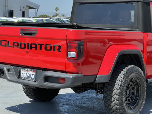 Used 2024 Jeep Gladiator Sport AWD/4WD image 8