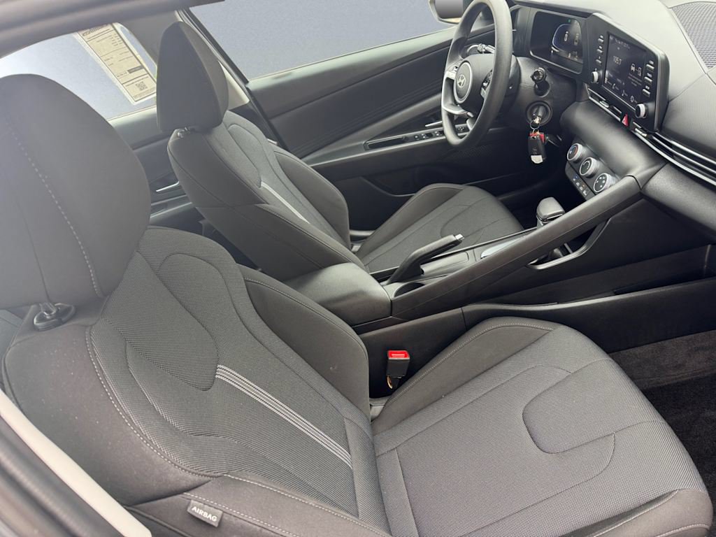 Used 2025 Hyundai Elantra SE FWD image 22