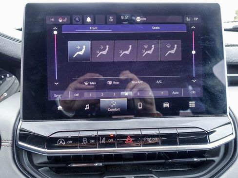 Used 2023 Jeep Compass Limited image 21