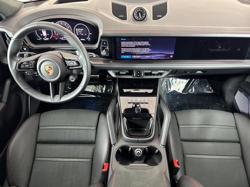 Certified 2026 Porsche Cayenne GTS AWD/4WD image 6