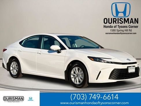 Used 2026 Toyota Camry LE w/ Convenience Package FWD image 1