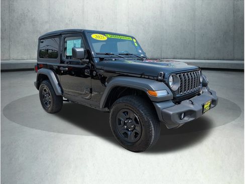 Used 2025 Jeep Wrangler Sport AWD/4WD image 9