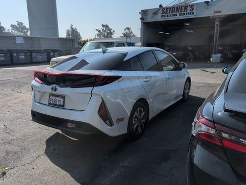 Used 2019 Toyota Prius Prime Premium image 3