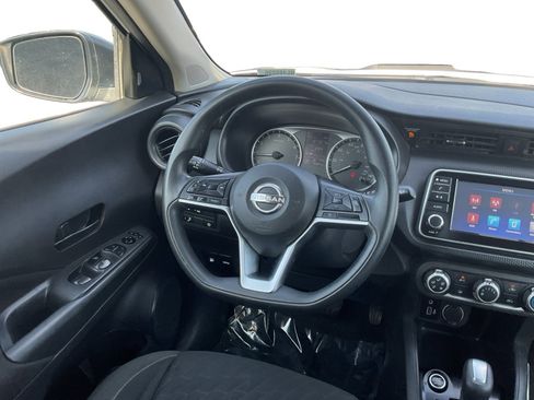 Used 2022 Nissan Kicks S FWD image 11