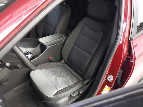 Used 2025 Chevrolet Trax LT w/ Driver Confidence Package image 23