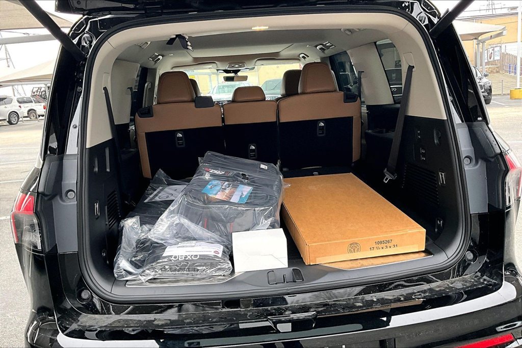 Certified 2026 INFINITI QX80 Luxe w/ Cargo Package AWD/4WD image 31