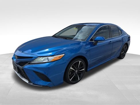 Used 2020 Toyota Camry XSE FWD image 1