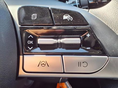 New 2025 Hyundai Elantra SE image 23