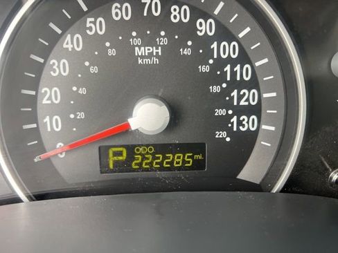 Used 2012 Kia Sedona LX image 12