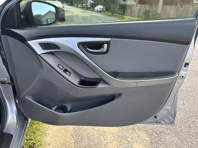 Used 2015 Hyundai Elantra SE w/ Option Group 02 FWD image 13