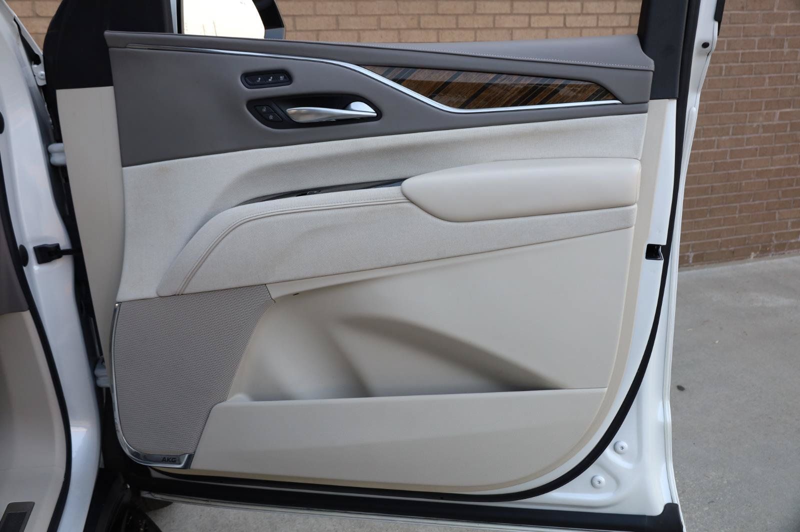 Used 2021 Cadillac Escalade Premium Luxury Platinum w/ LPO, Floor Liner Package AWD/4WD image 37