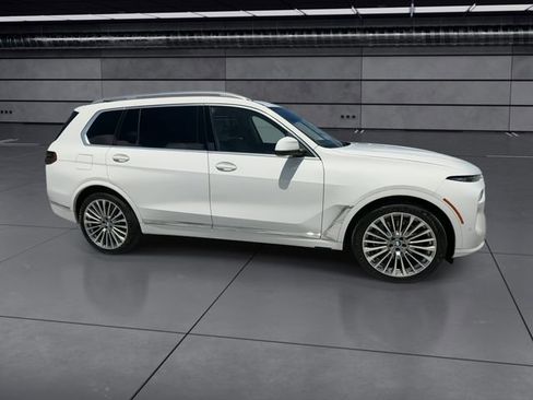 Used 2023 BMW X7 xDrive40i w/ Premium Package AWD/4WD image 9