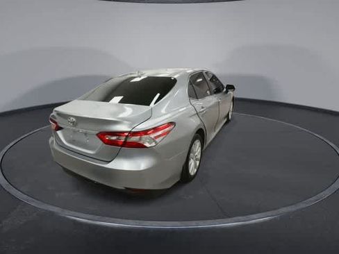 Used 2019 Toyota Camry LE w/ Convenience Package FWD image 8