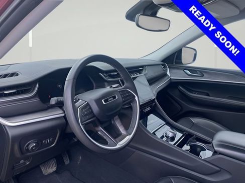 Used 2023 Jeep Grand Cherokee Limited AWD/4WD image 10