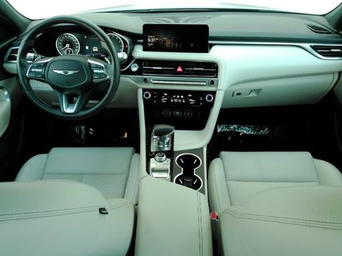 Used 2025 Genesis G70 2.5T image 3