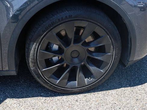 Used 2022 Tesla Model Y Long Range AWD/4WD image 13