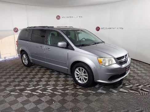 Used 2014 Dodge Grand Caravan SXT w/ UConnect Hands-Free Group FWD image 3