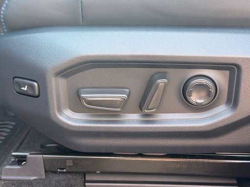 Used 2025 Toyota Sequoia Platinum AWD/4WD image 22
