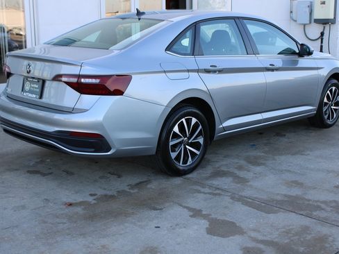 Certified 2022 Volkswagen Jetta S image 6