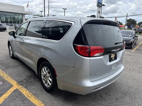 Used 2023 Chrysler Voyager LX FWD image 6
