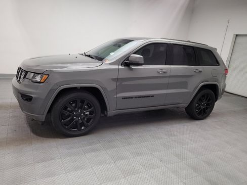 Used 2022 Jeep Grand Cherokee Laredo X RWD image 2