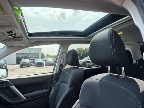 Used 2017 Subaru Forester 2.5i Premium AWD/4WD image 21
