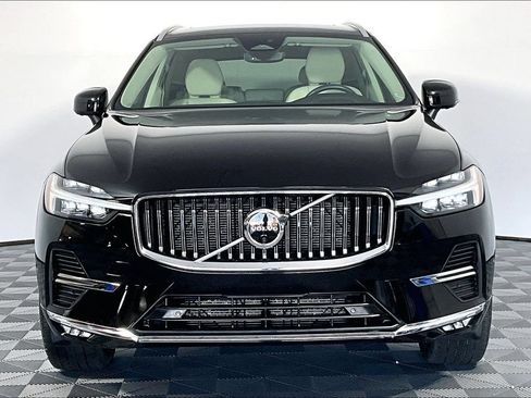 Used 2023 Volvo XC60 B5 Plus FWD image 3