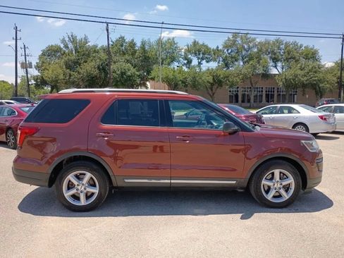 Used 2018 Ford Explorer XLT FWD image 6
