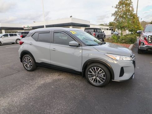 Used 2021 Nissan Kicks SV image 12