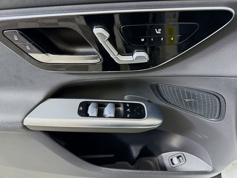 Used 2024 Mercedes-Benz GLC 300 image 17