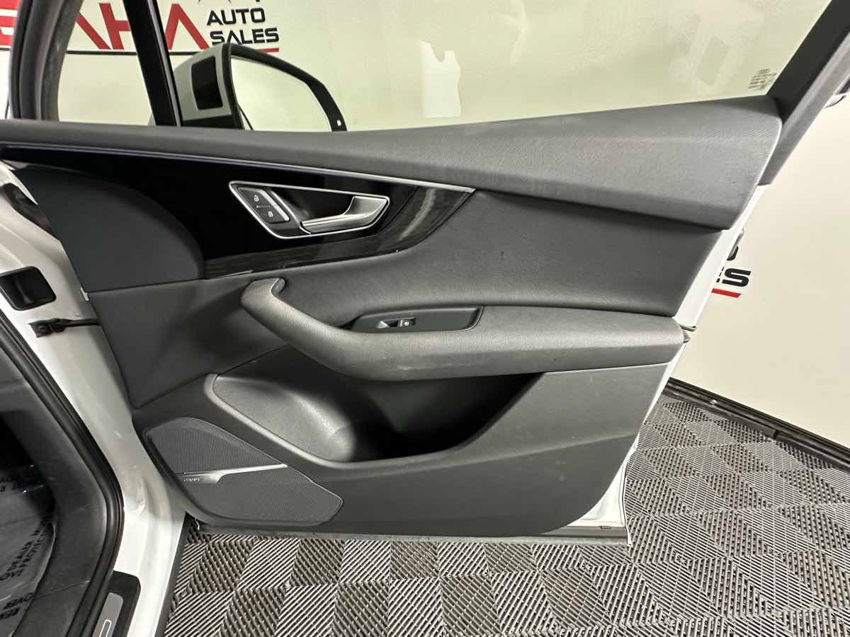 Used 2017 Audi Q7 3.0T Prestige w/ Prestige Package AWD/4WD image 16