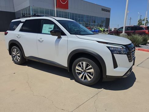 New 2026 Nissan Pathfinder SL FWD image 9