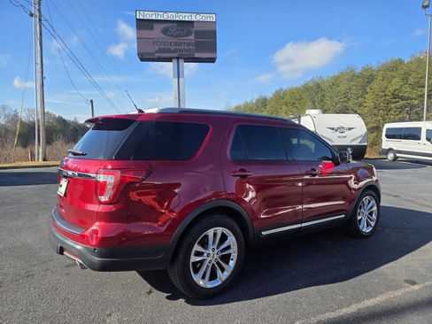 Used 2018 Ford Explorer XLT w/ Equipment Group 202A image 5