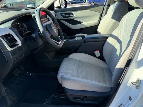 Used 2023 Nissan Rogue SV image 8