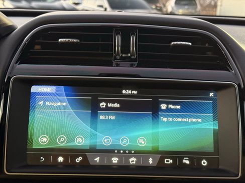 Used 2020 Jaguar F-PACE Premium image 23