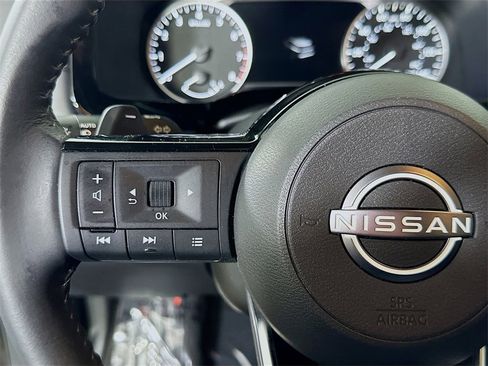Used 2023 Nissan Pathfinder SV image 23