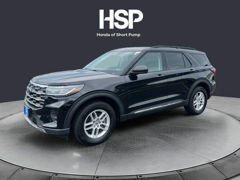 Used 2025 Ford Explorer Active AWD/4WD image 1