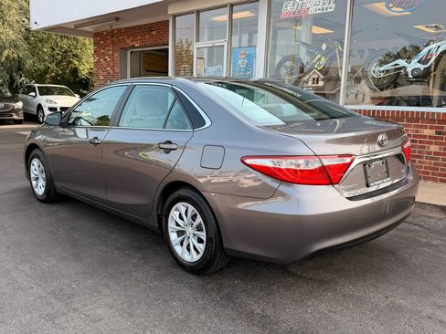 Used 2016 Toyota Camry LE FWD image 3