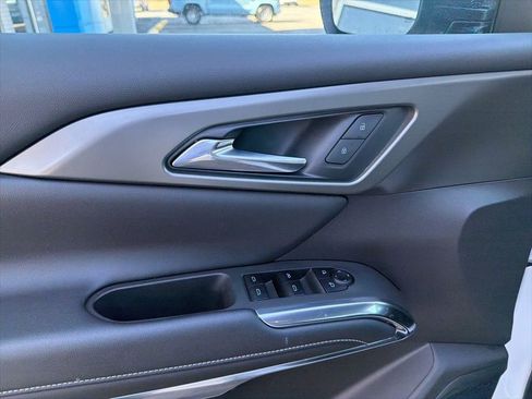 Used 2025 Chevrolet Traverse LT image 10